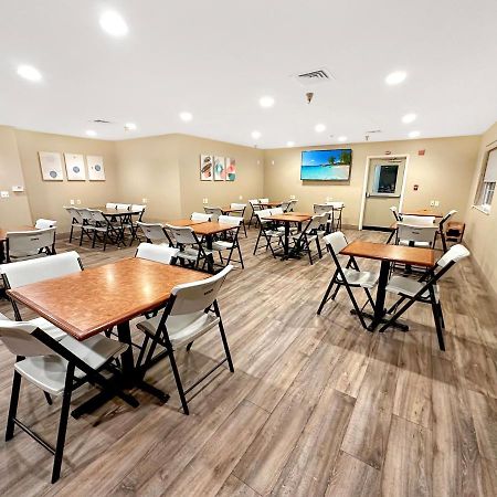 Estherville Hotel & Suites Ngoại thất bức ảnh