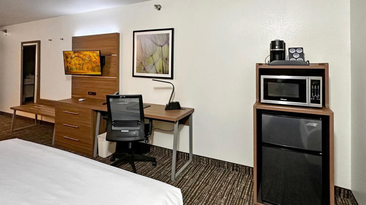 Estherville Hotel & Suites Ngoại thất bức ảnh