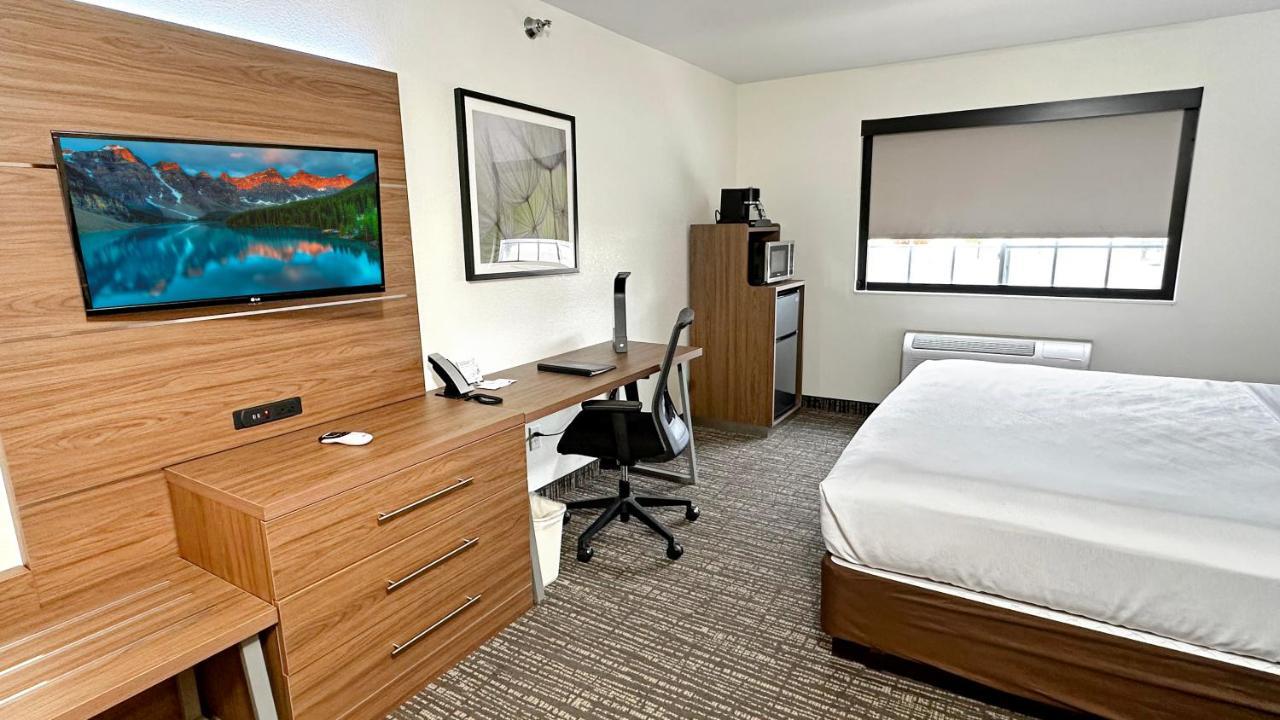 Estherville Hotel & Suites Ngoại thất bức ảnh