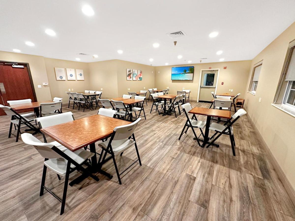 Estherville Hotel & Suites Ngoại thất bức ảnh