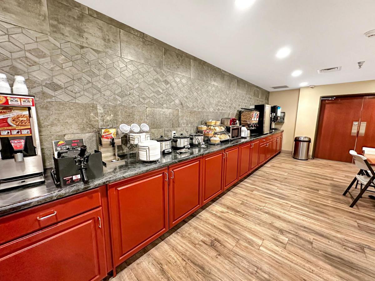 Estherville Hotel & Suites Ngoại thất bức ảnh