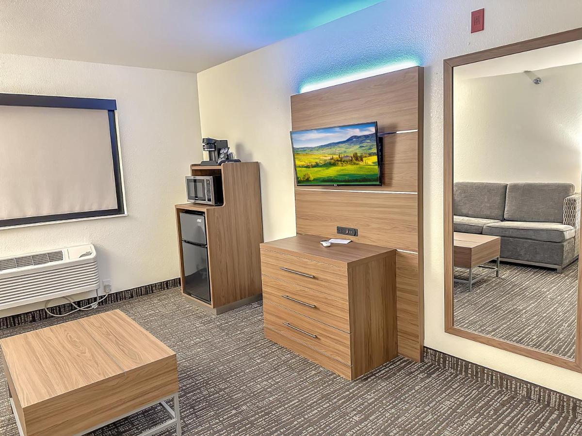 Estherville Hotel & Suites Ngoại thất bức ảnh