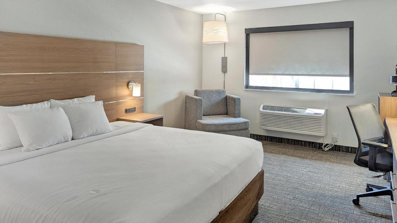 Estherville Hotel & Suites Ngoại thất bức ảnh