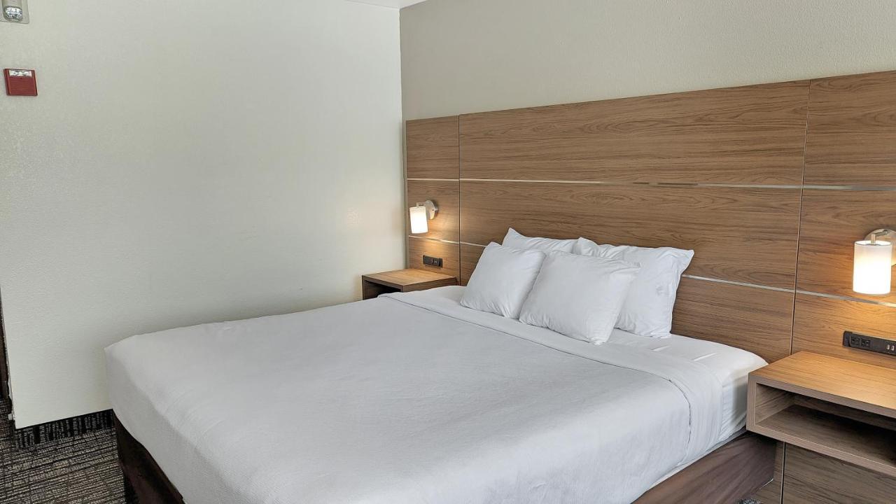 Estherville Hotel & Suites Ngoại thất bức ảnh