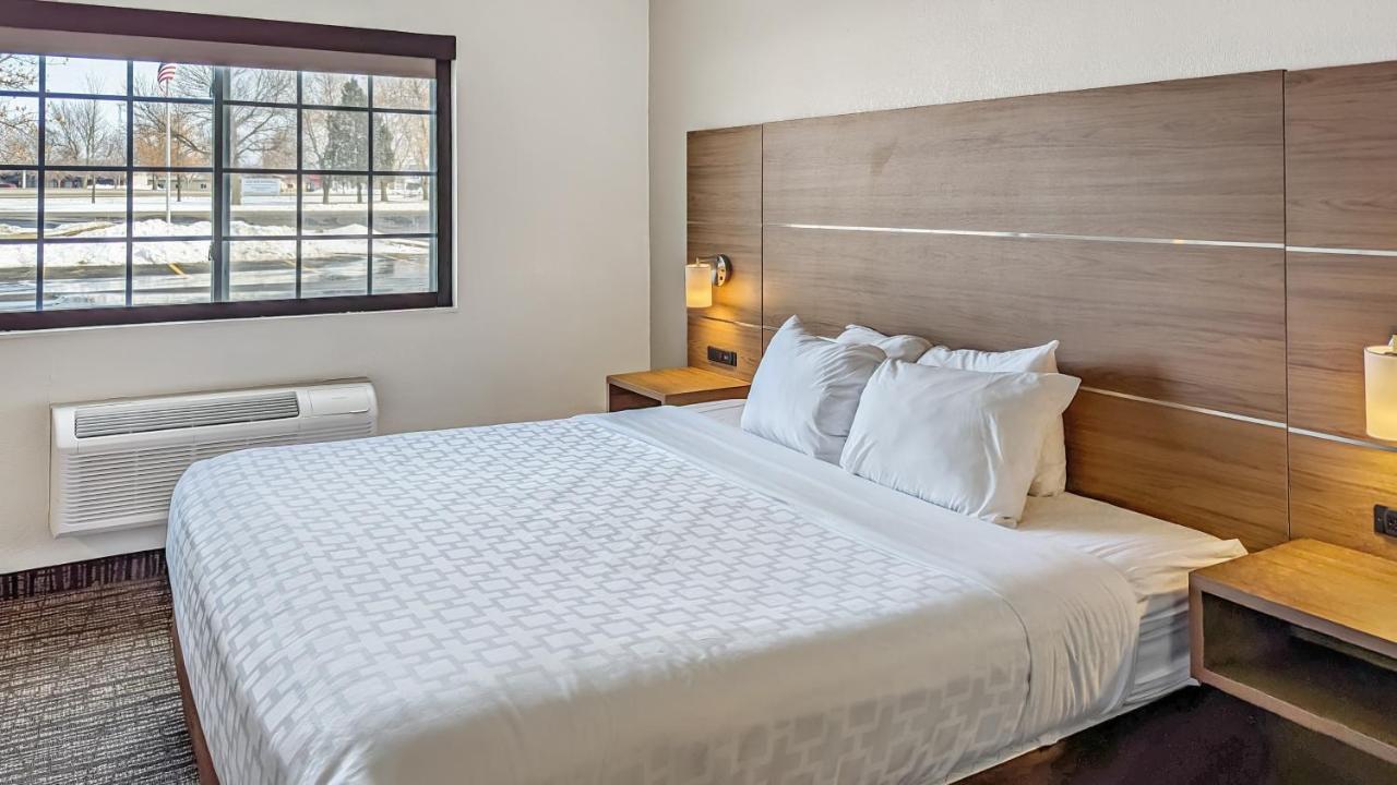 Estherville Hotel & Suites Ngoại thất bức ảnh