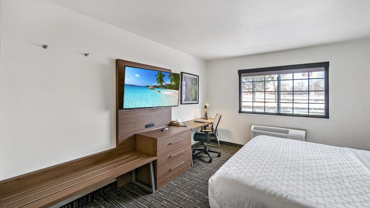 Estherville Hotel & Suites Ngoại thất bức ảnh