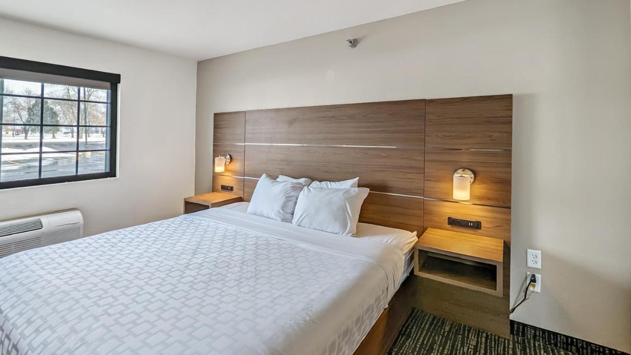 Estherville Hotel & Suites Ngoại thất bức ảnh