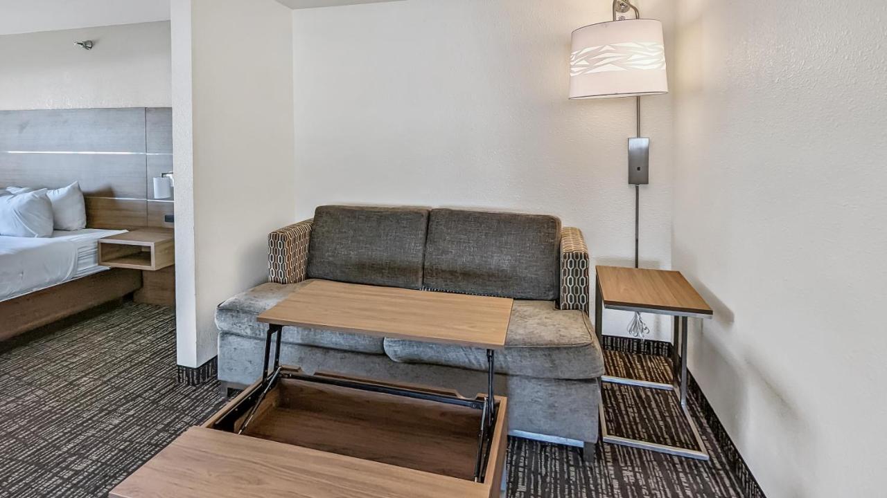 Estherville Hotel & Suites Ngoại thất bức ảnh
