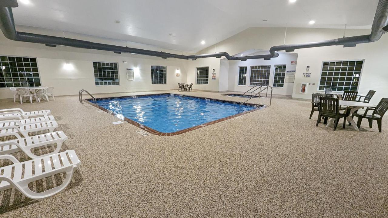 Estherville Hotel & Suites Ngoại thất bức ảnh