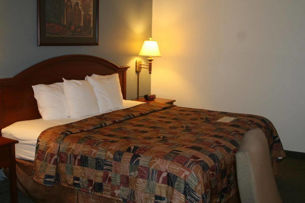 Estherville Hotel & Suites Ngoại thất bức ảnh